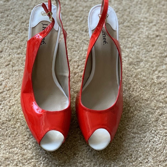 J RENEE OLIVE PUMP - Picture 1 of 5